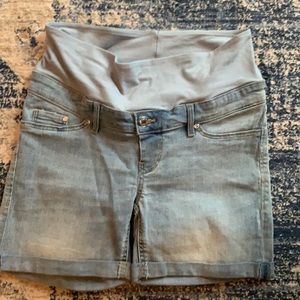 H&M maternity shorts